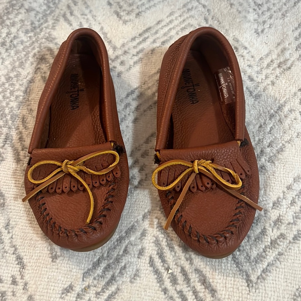 Minnetonka size 7.5